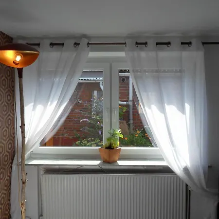 Privartzimmer 'Ausfahrt Freihalten' Husum  Exterior photo