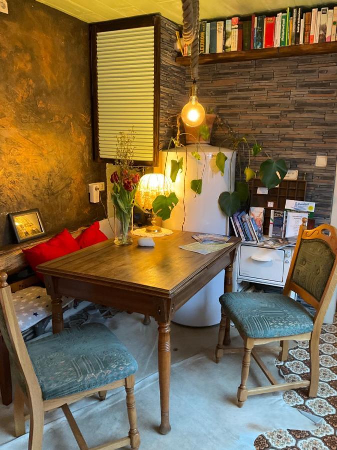 Privartzimmer 'ausfahrt Freihalten' Husum (Schleswig-Holstein)