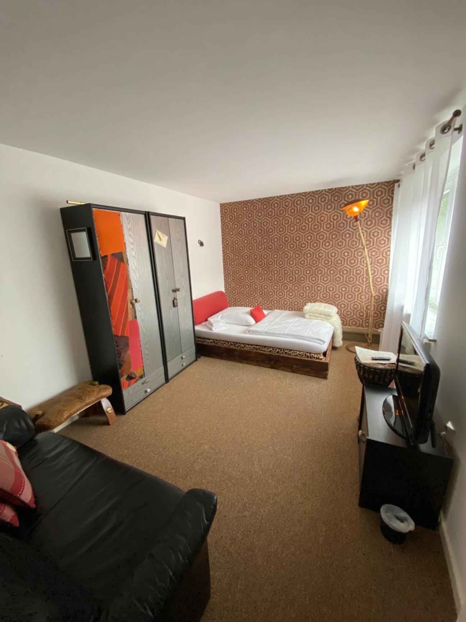 Privartzimmer 'ausfahrt Freihalten' *