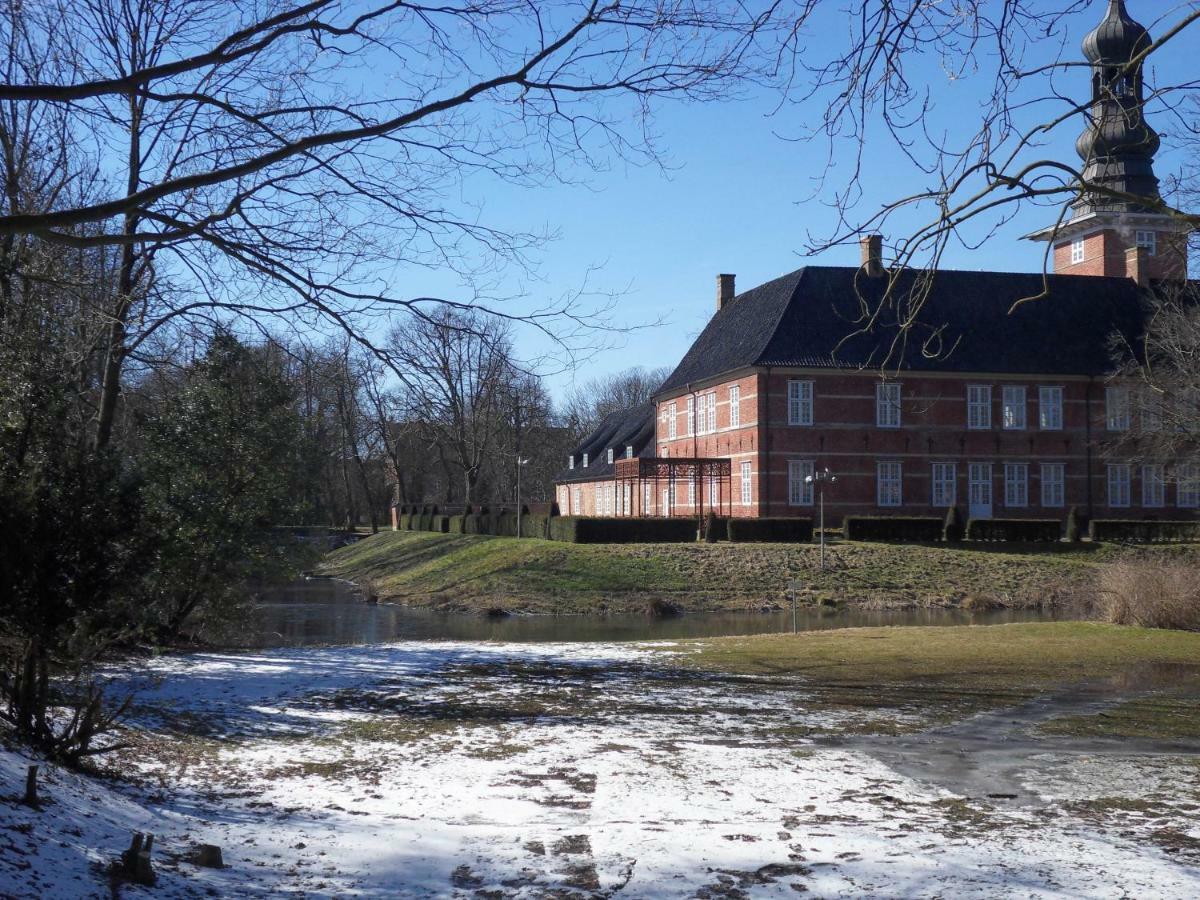 Privartzimmer 'ausfahrt Freihalten' * Husum (Schleswig-Holstein)